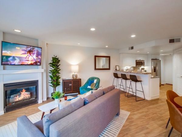 Cozy Bay Front Mission Beach 3 Bedroom Townhome