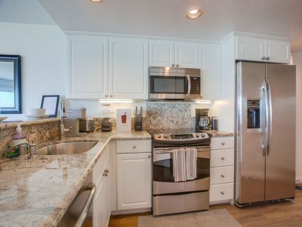Cozy Bay Front Mission Beach 3 Bedroom Townhome