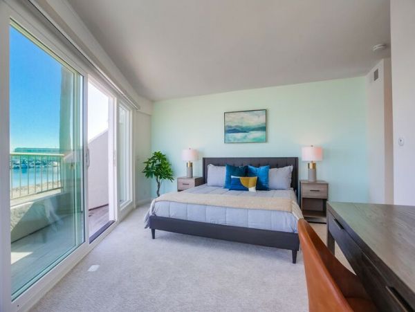 Cozy Bay Front Mission Beach 3 Bedroom Townhome