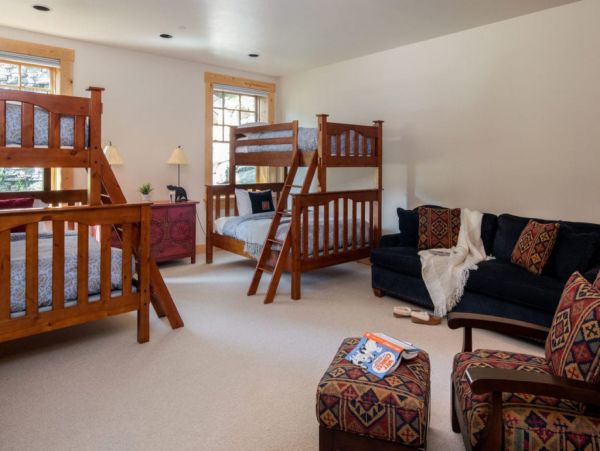 Jackson Hole Four Bedroom Lovely Walk to Teton Village