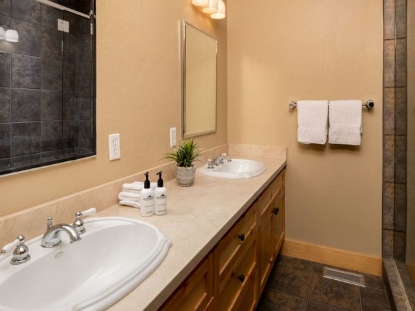 Jackson Hole Four Bedroom Lovely Walk to Teton Village