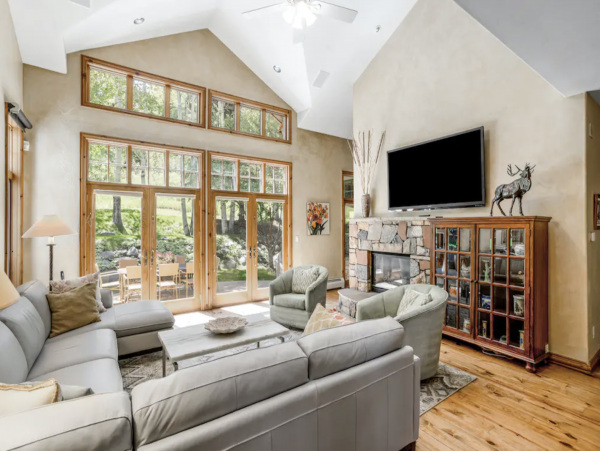 Luxury Arrowhead Vacation Home with Hot Tub Shuttle to Lifts