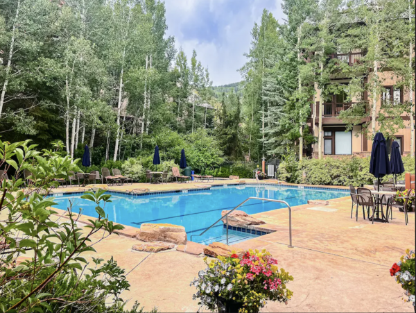 Luxury Arrowhead Vacation Home with Hot Tub Shuttle to Lifts