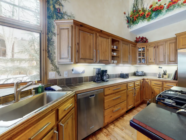 Luxury Arrowhead Vacation Home with Hot Tub Shuttle to Lifts