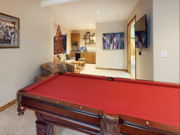 Luxury Arrowhead Vacation Home with Hot Tub Shuttle to Lifts