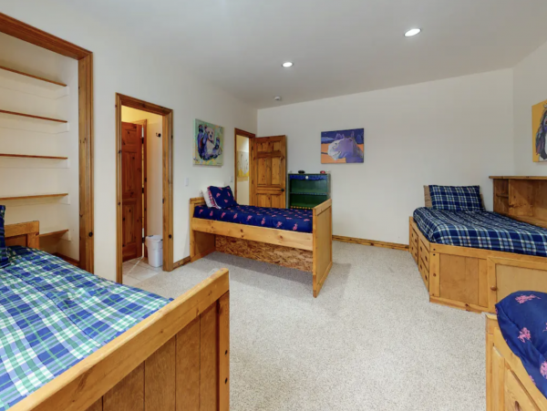 Luxury Arrowhead Vacation Home with Hot Tub Shuttle to Lifts