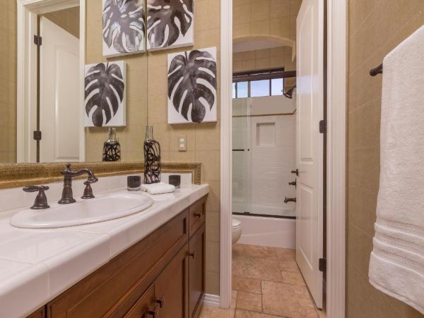 Palm Desert Vacation Home Six Bedroom with Pool