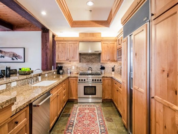 Walking distance to Teton Village slopes Restaurants and shops