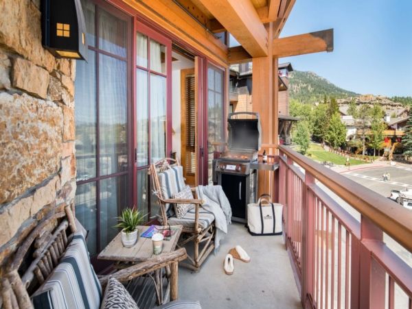 Walking distance to Teton Village slopes Restaurants and shops