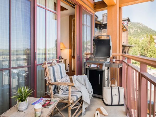 Walking distance to Teton Village slopes Restaurants and shops