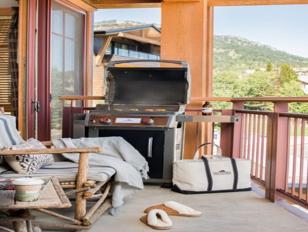 Walking distance to Teton Village slopes Restaurants and shops