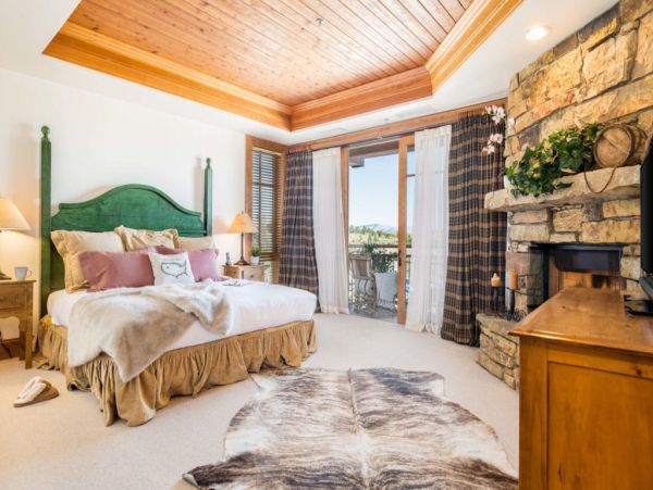Walking distance to Teton Village slopes Restaurants and shops