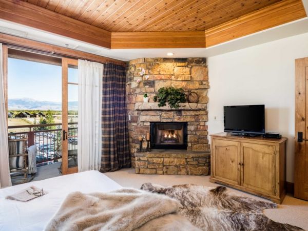 Walking distance to Teton Village slopes Restaurants and shops