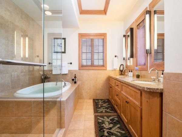 Walking distance to Teton Village slopes Restaurants and shops