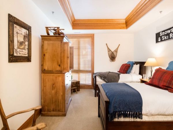 Walking distance to Teton Village slopes Restaurants and shops