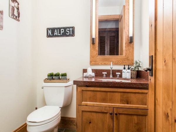 Walking distance to Teton Village slopes Restaurants and shops