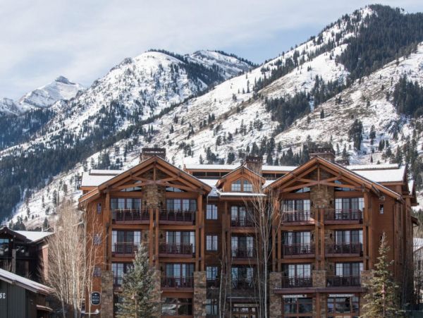Walking distance to Teton Village slopes Restaurants and shops