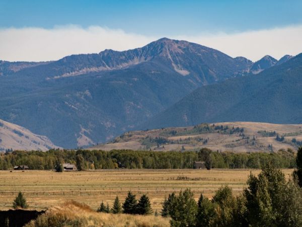 Walking distance to Teton Village slopes Restaurants and shops