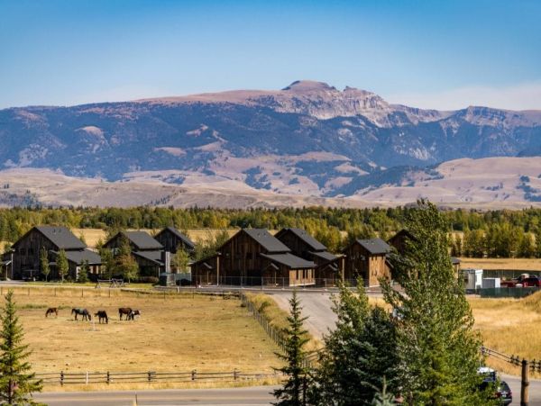 Walking distance to Teton Village slopes Restaurants and shops