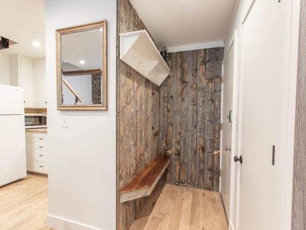 Short walk from JH Aerial Tram, Shops and restaurants