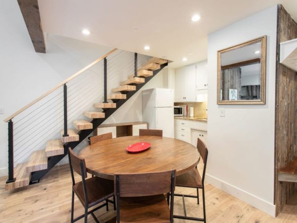 Short walk from JH Aerial Tram, Shops and restaurants