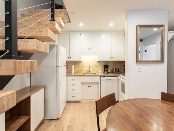Short walk from JH Aerial Tram, Shops and restaurants