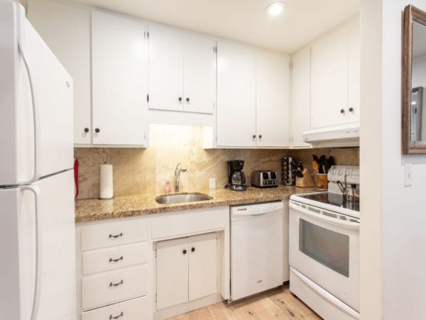 Short walk from JH Aerial Tram, Shops and restaurants