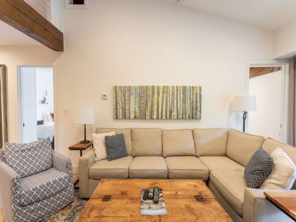 Short walk from JH Aerial Tram, Shops and restaurants