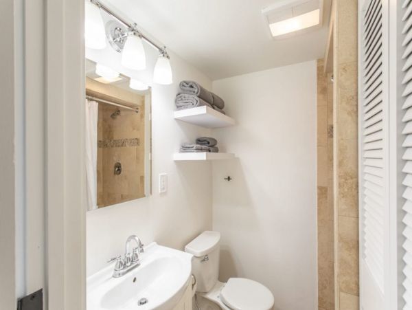 Short walk from JH Aerial Tram, Shops and restaurants
