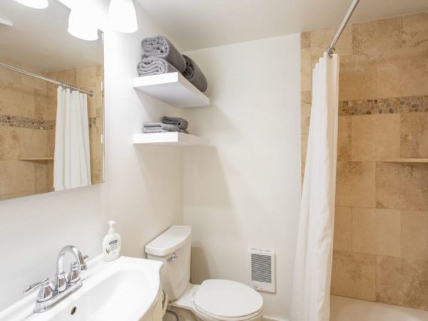 Short walk from JH Aerial Tram, Shops and restaurants