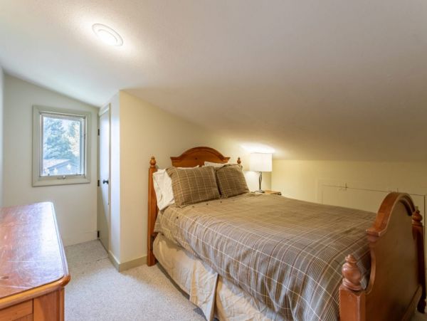 Short walk from JH Aerial Tram, Shops and restaurants