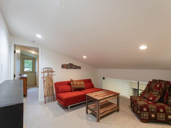 Short walk from JH Aerial Tram, Shops and restaurants