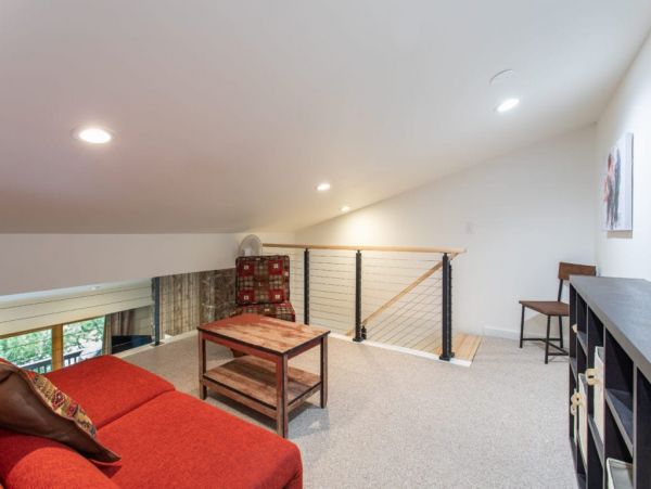Short walk from JH Aerial Tram, Shops and restaurants