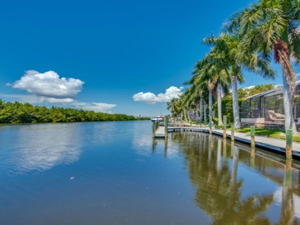 Five Bedroom Waterfront Vacation Pool Home in Cape Coral