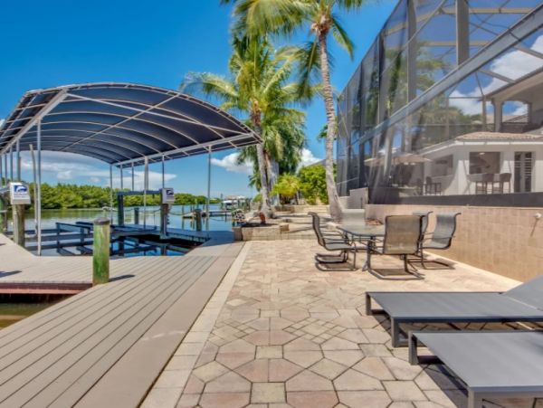 Five Bedroom Waterfront Vacation Pool Home in Cape Coral
