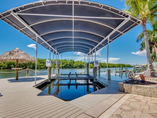 Five Bedroom Waterfront Vacation Pool Home in Cape Coral