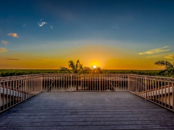 Five Bedroom Waterfront Vacation Pool Home in Cape Coral