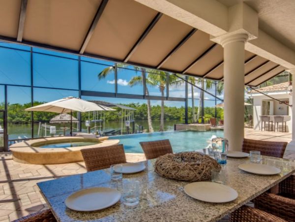 Five Bedroom Waterfront Vacation Pool Home in Cape Coral