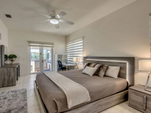 Five Bedroom Waterfront Vacation Pool Home in Cape Coral