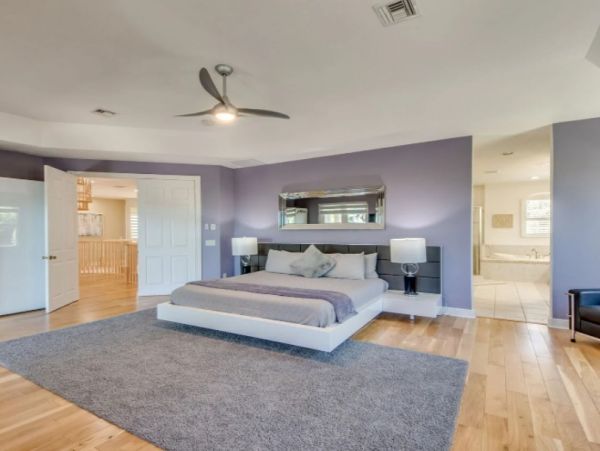 Five Bedroom Waterfront Vacation Pool Home in Cape Coral