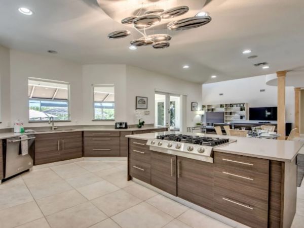 Five Bedroom Waterfront Vacation Pool Home in Cape Coral