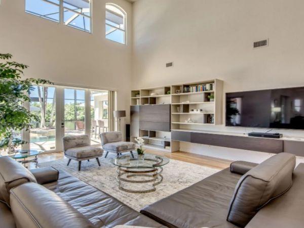 Five Bedroom Waterfront Vacation Pool Home in Cape Coral