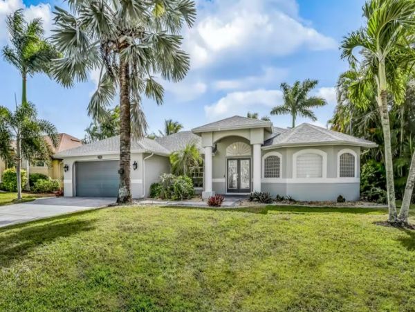 Cape Coral Canal-Front 4 Bedroom Home Private Pool & Dock