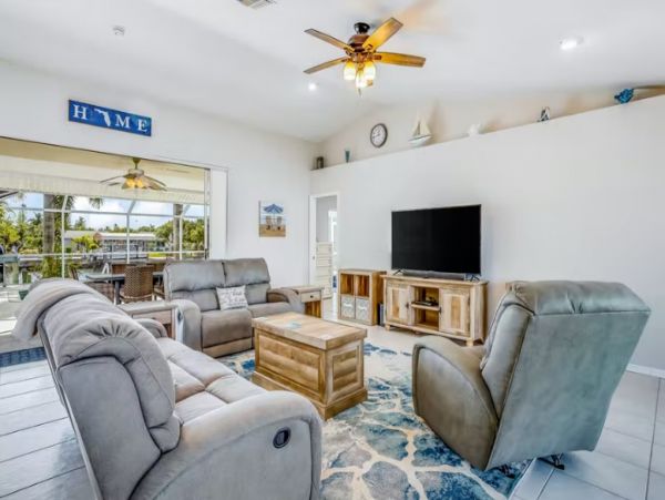 Cape Coral Canal-Front 4 Bedroom Home Private Pool & Dock