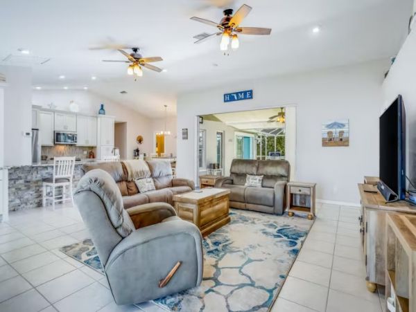 Cape Coral Canal-Front 4 Bedroom Home Private Pool & Dock