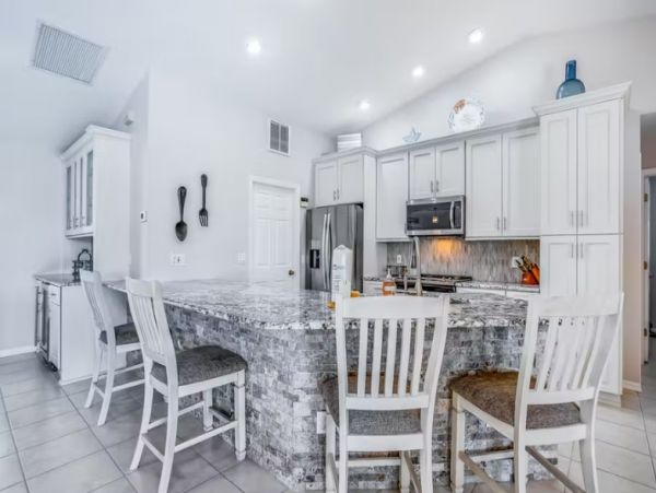 Cape Coral Canal-Front 4 Bedroom Home Private Pool & Dock