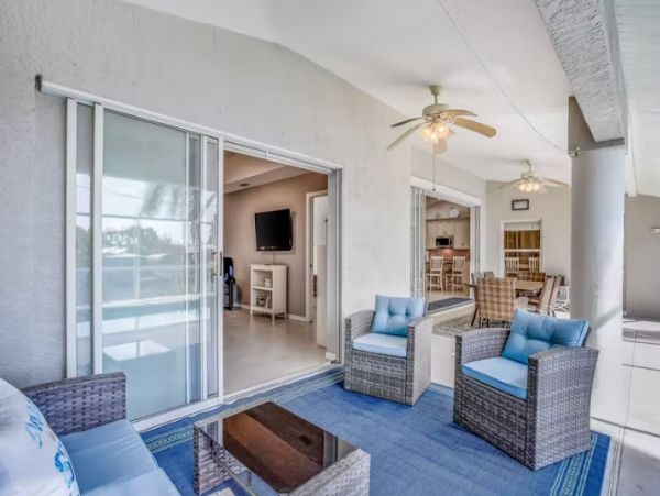 Cape Coral Canal-Front 4 Bedroom Home Private Pool & Dock