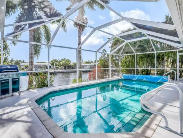 Cape Coral Canal-Front 4 Bedroom Home Private Pool & Dock