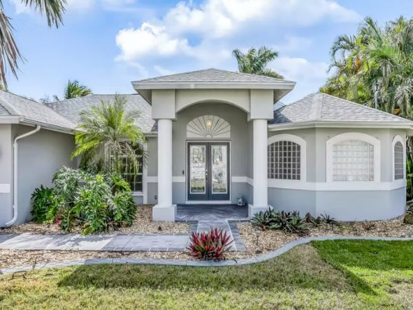 Cape Coral Canal-Front 4 Bedroom Home Private Pool & Dock
