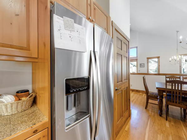 Arrowhead Three-Story Home with Free WIFI & Private Hot Tub